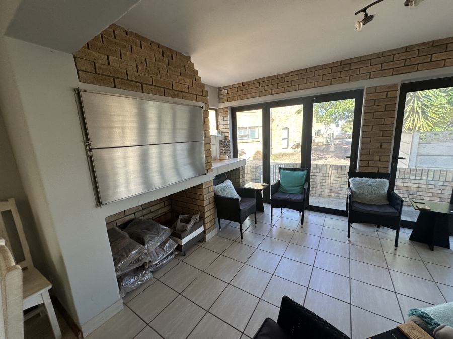 4 Bedroom Property for Sale in Hartenbos Central Western Cape